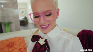 Nerdy Cutie Takes A Big Dick - Kiara Cole & Brad Newman.mp4