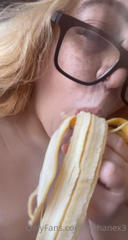 286330139_trying-to-be-sexy-with-a-banana-and-how-it-didnt-really-wor_0.mp4