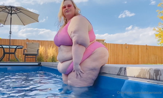 199337998_having-fun-at-the-pool-before-the-summer-ends-the-slow-moti_0.m4v