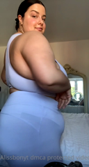 98370155_good-morning-to-me-and-my-cute-quarantine-stretchmarks_0.m4v