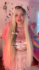 746604777_ok-guys-so-this-weeks-guest-model-monday-has-blown-me-away_0.mp4