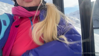537132089_flashing-while-skiing-today-just-need-someone-to-bend-me-o_0.m4v