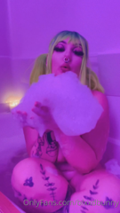 456346032_all-i-pretty-much-got-yesterday-was-some-dorky-bath-clips-th_0.m4v
