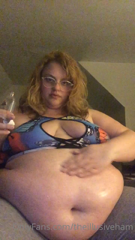 89399760_big-full-belly-being-oiled-up-jiggled-about-whats-not_1.m4v