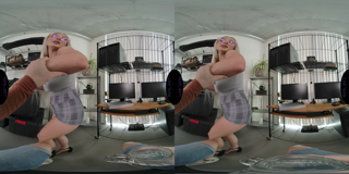Skylar Vox 21.04.16 Yes, Boss...Skylar Vox on the Mic VR180 2880p SM.mp4